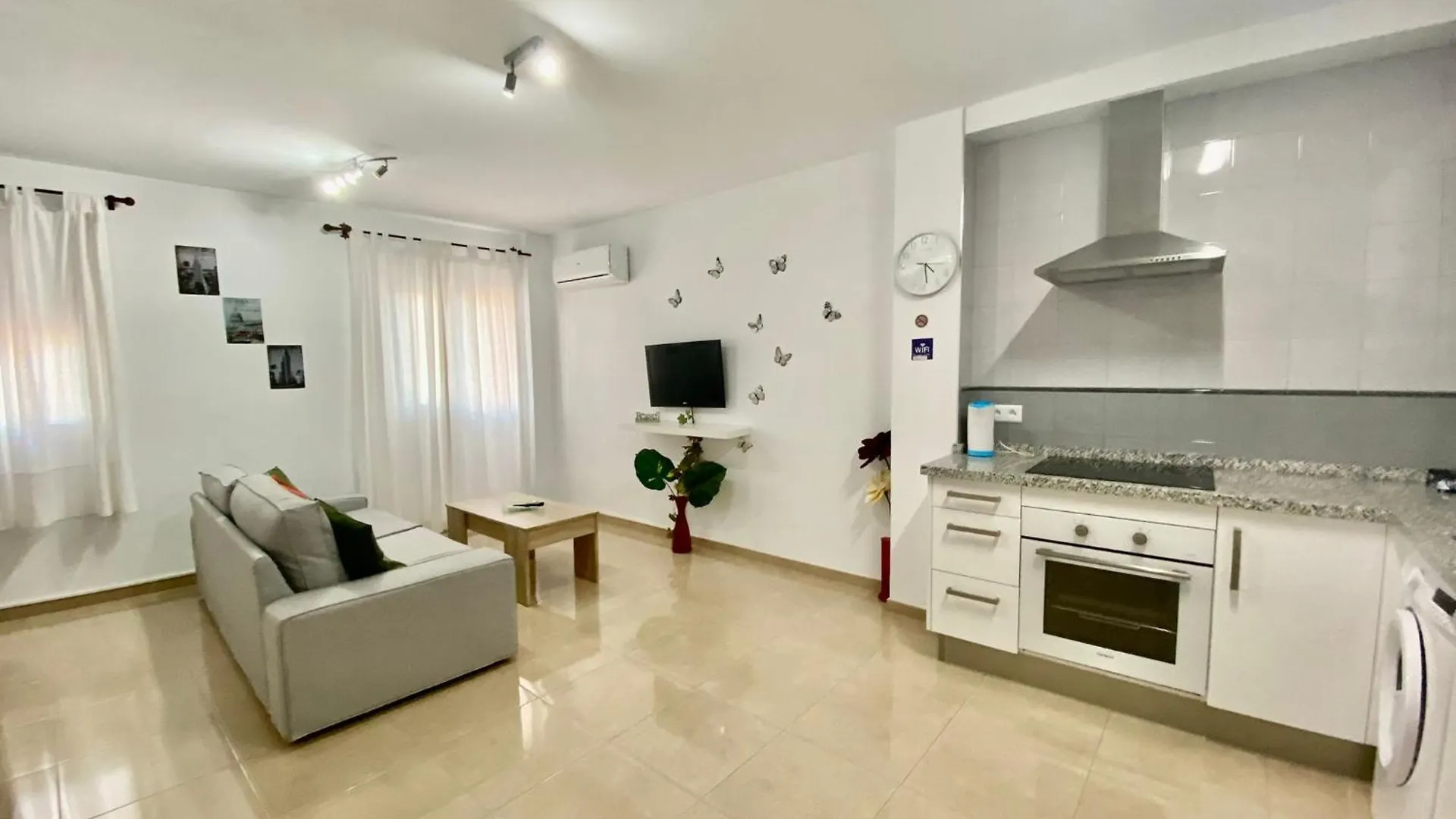 “Smile Nerja” Chic Apartment With Wifi, 4 Guests 0*, Nerja